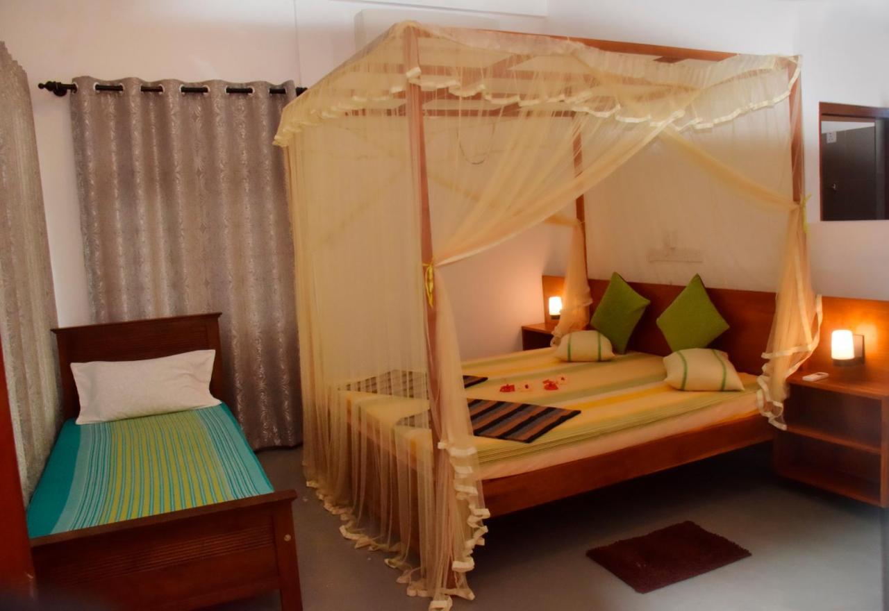 Mira Whales Resort Mirissa Buitenkant foto