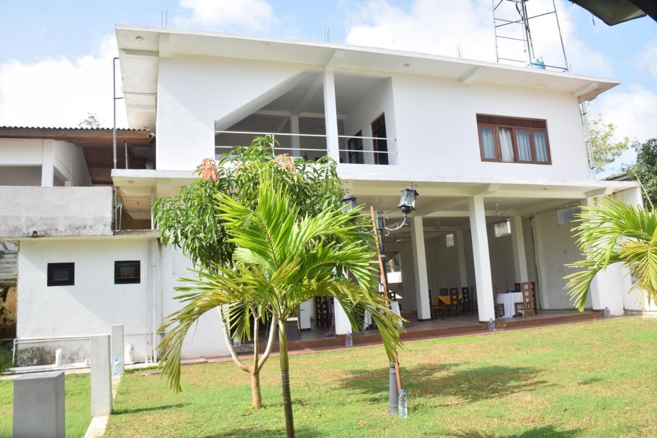 Mira Whales Resort Mirissa Buitenkant foto