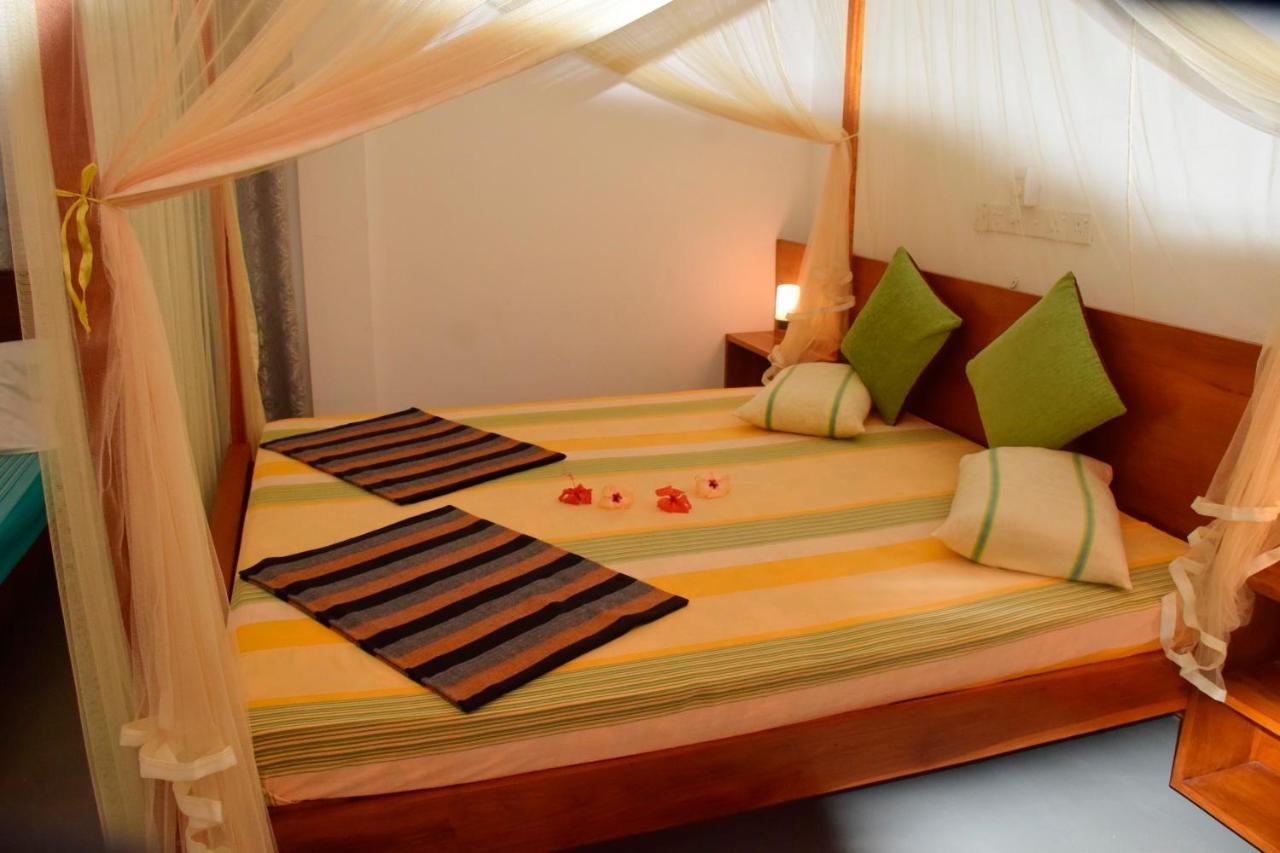 Mira Whales Resort Mirissa Buitenkant foto