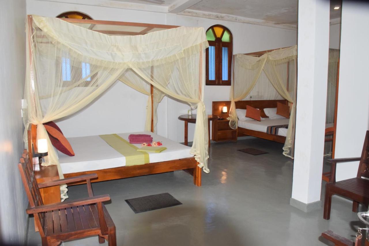 Mira Whales Resort Mirissa Buitenkant foto