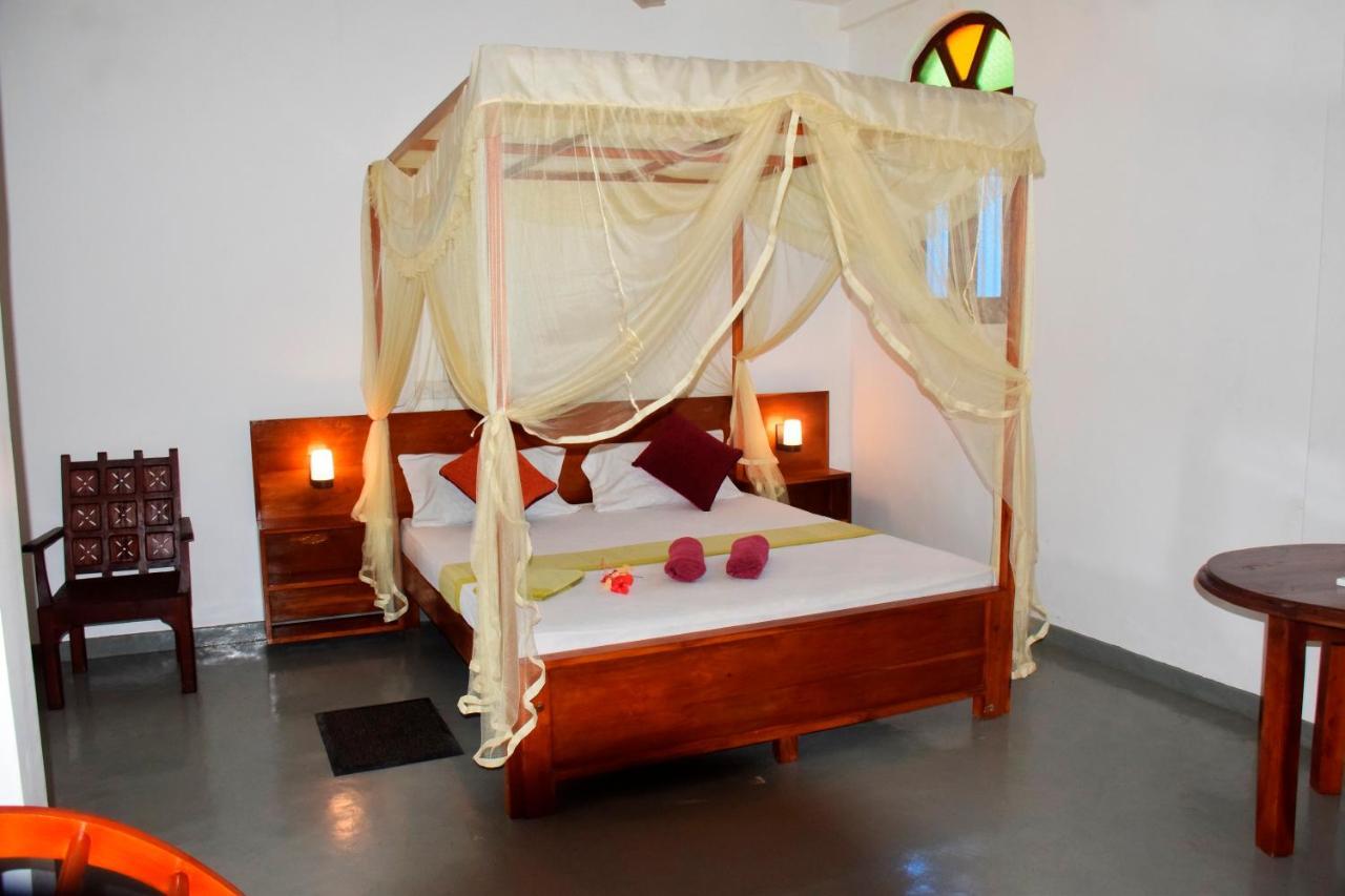 Mira Whales Resort Mirissa Buitenkant foto