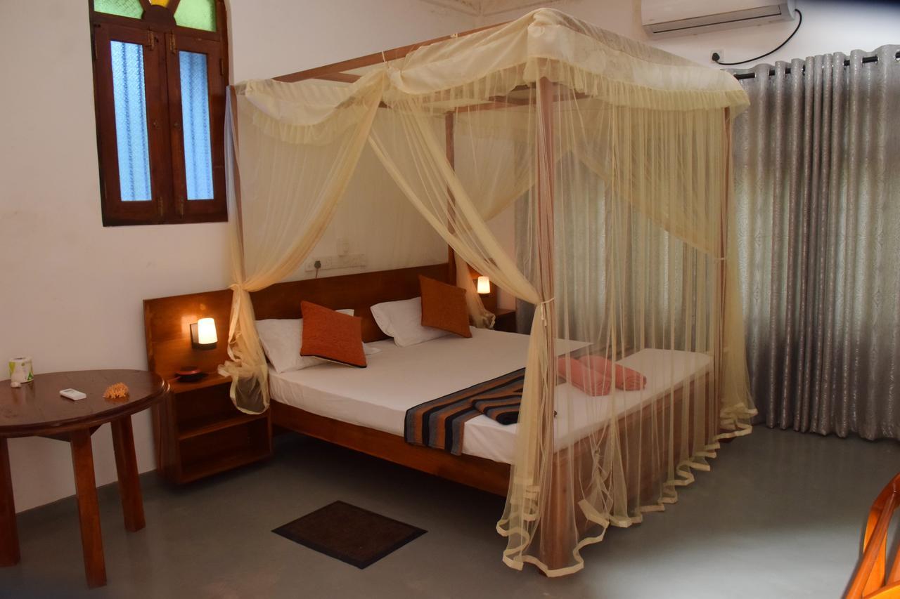 Mira Whales Resort Mirissa Buitenkant foto