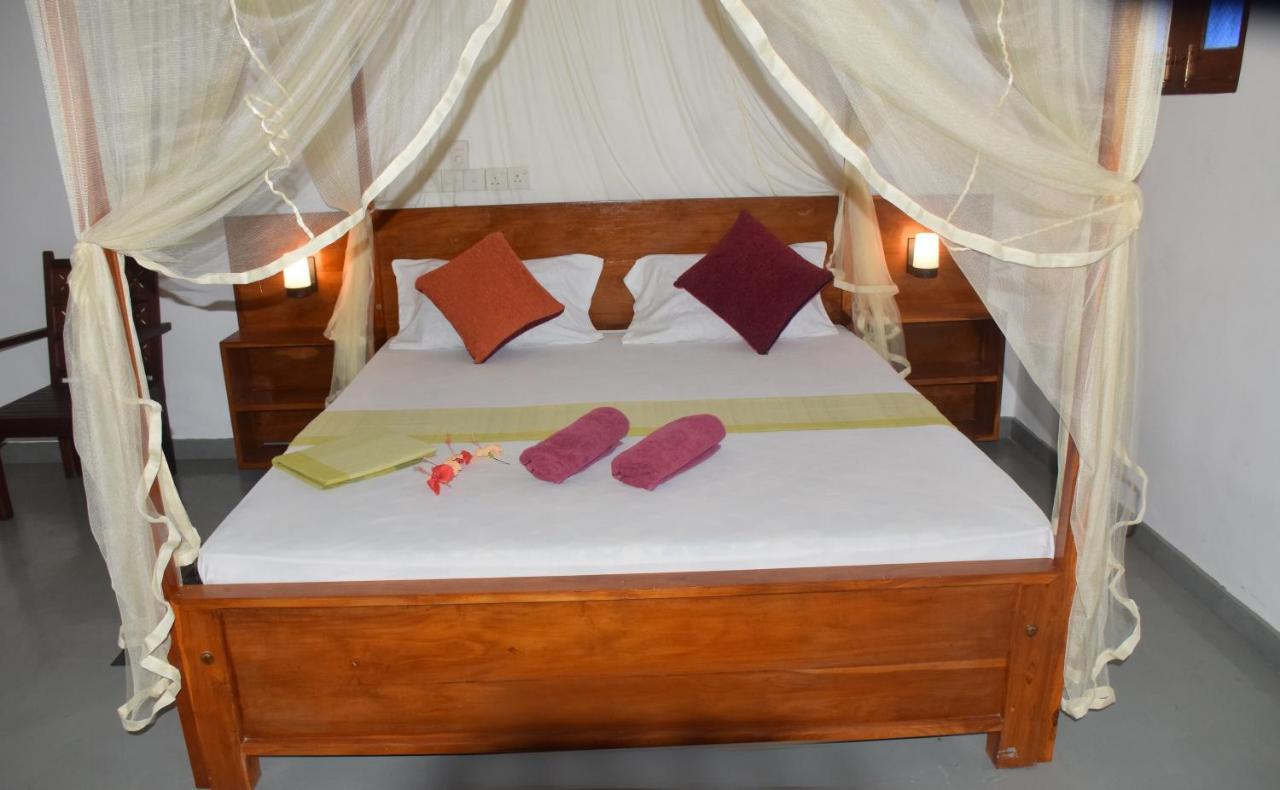 Mira Whales Resort Mirissa Buitenkant foto