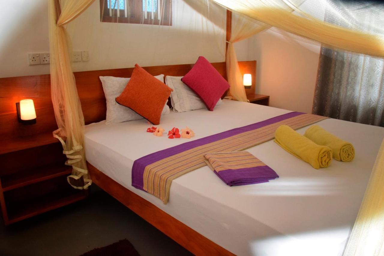 Mira Whales Resort Mirissa Buitenkant foto